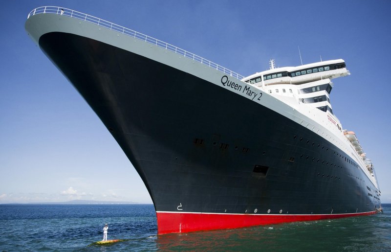 Океанский лайнер Queen Mary 2