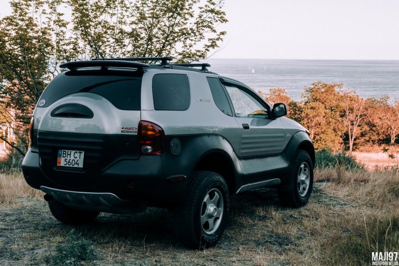 Isuzu VEHICROSS 2016