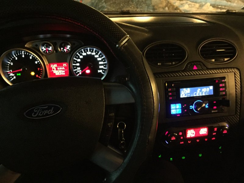 Ford Focus 3 седан ночью