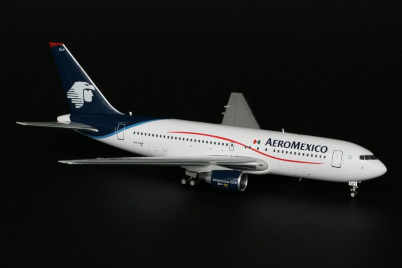 Боинг 767-200er с красивой окраской