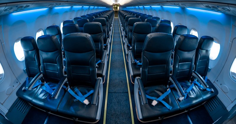 Boeing 737-800 SMARTAVIA салон