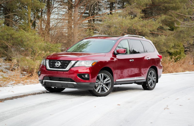 Nissan Pathfinder 2022 зеленый