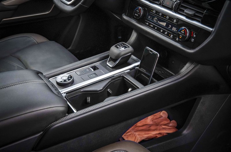 Nissan Pathfinder 2022 Black