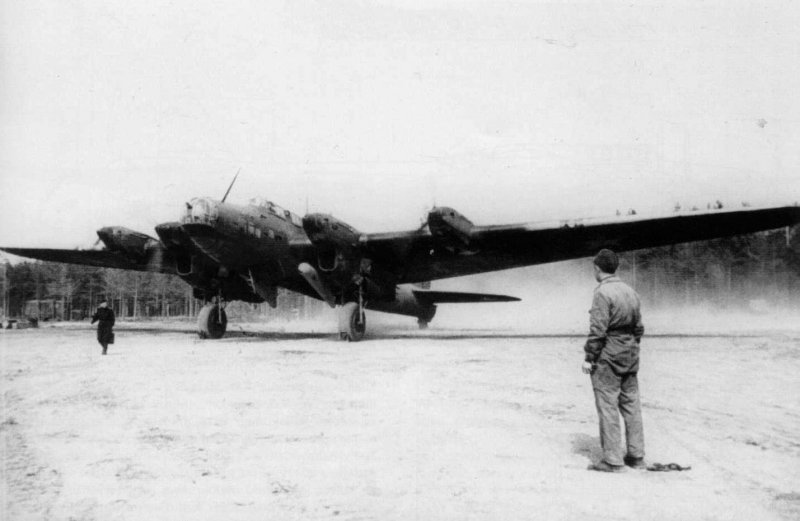 Советский бомбардировщик ТБ-7
