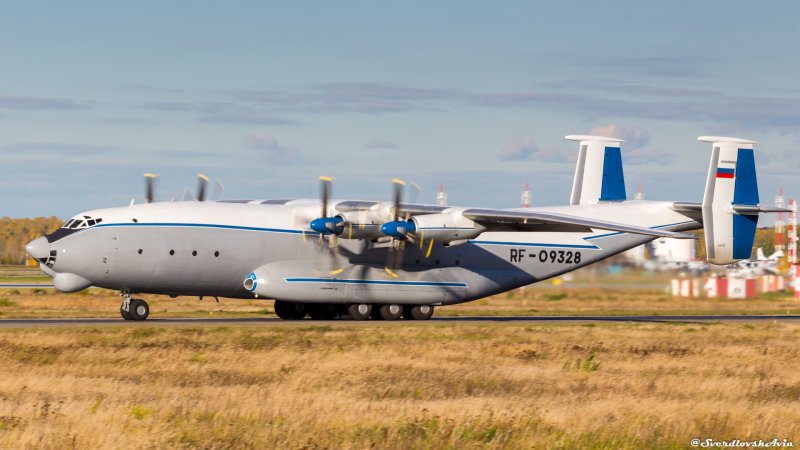 Самолет РЭБ АН-12пп