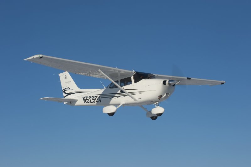 Самолет Cessna 172