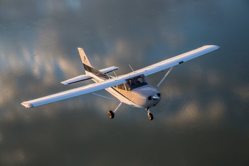 Легкомоторный самолет Cessna 172