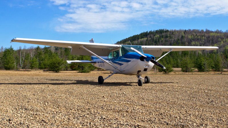 Прогулочный самолет Cessna 172