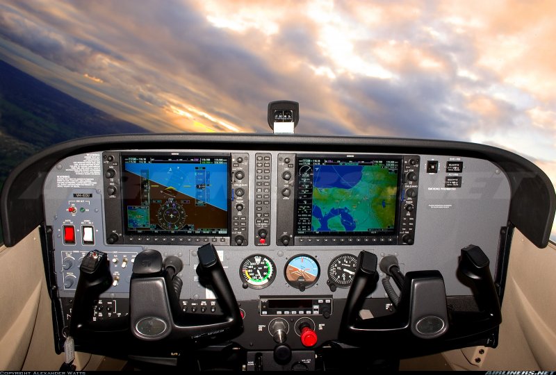 Cessna 172s кабина