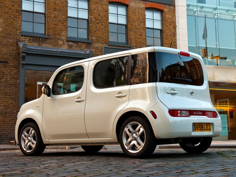 Nissan Cube z13