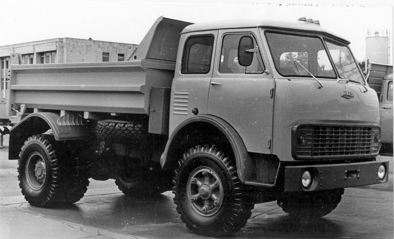 МАЗ 5335 самосвал