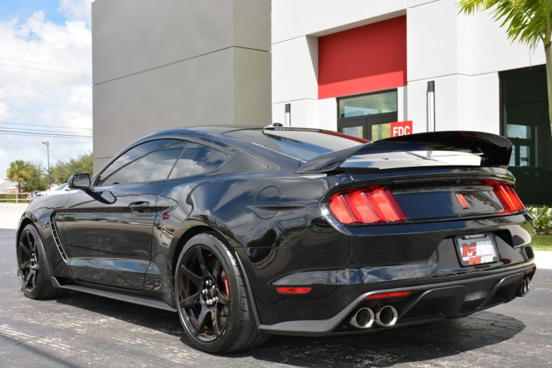 Ford Mustang Shelby gt350 чёрный