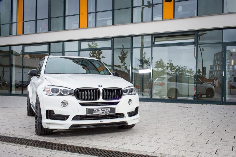 Новейшая BMW на улице