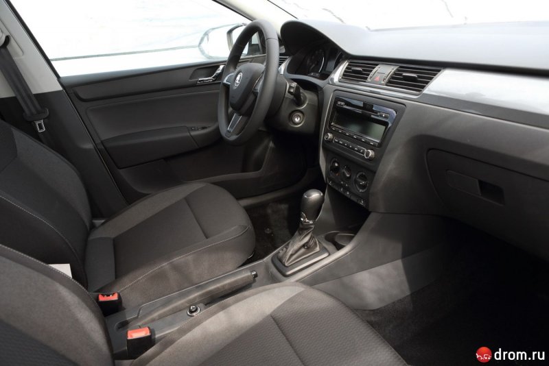 Skoda Rapid внутренний салон