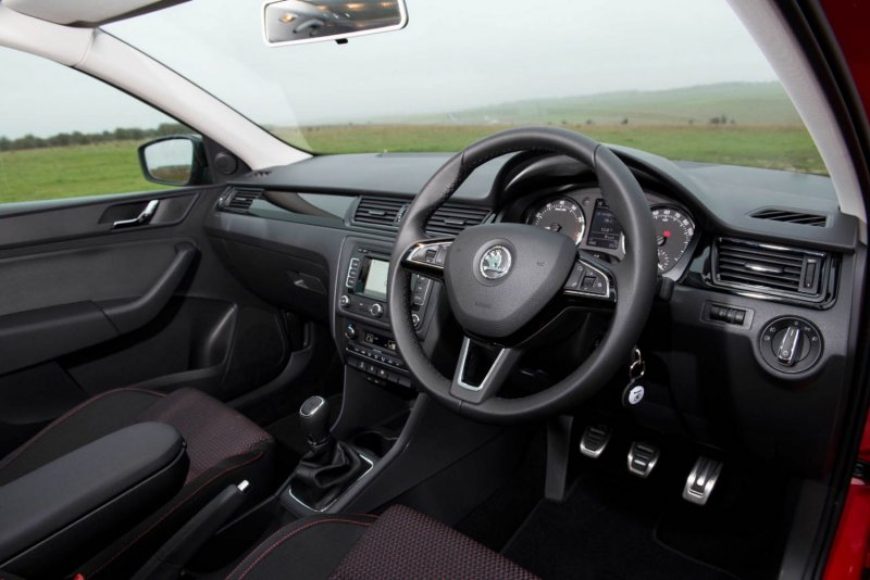 Skoda Rapid 2014 интерьер