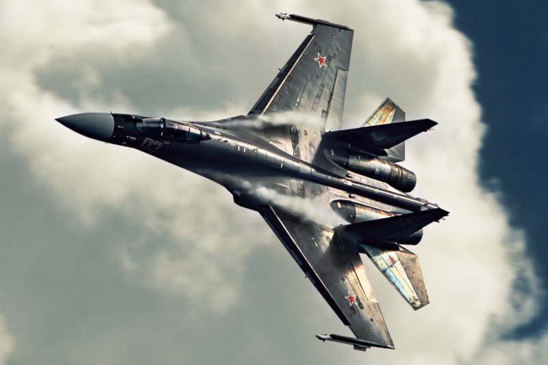 Истребитель Су-35
