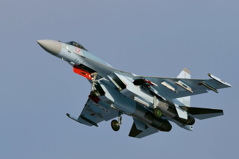 Истребитель Су-35