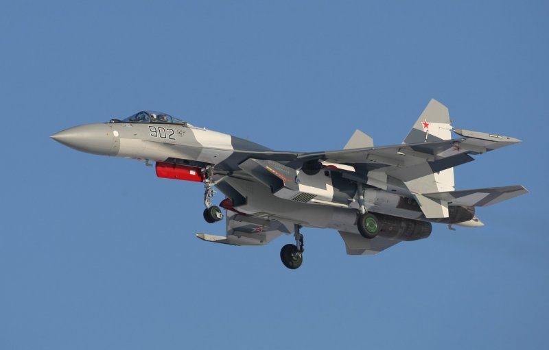 Самолёт истребитель Су 35