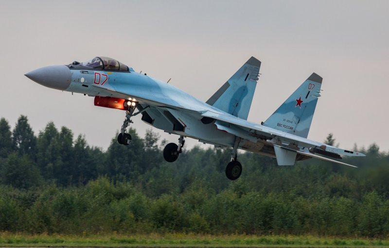 Су-35 — многоцелевой истребитель