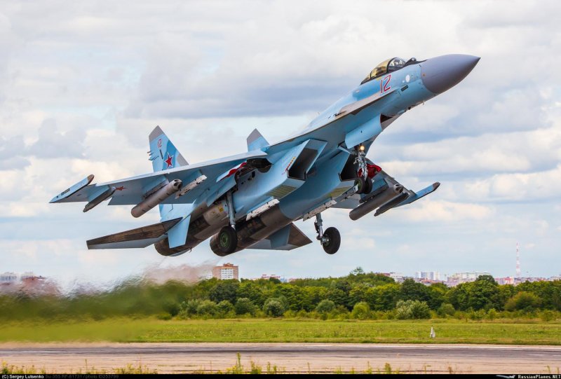 Истребитель Су-35