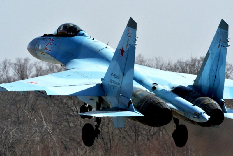 Истребитель Су-35