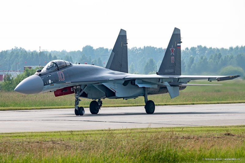 Истребитель Су-35