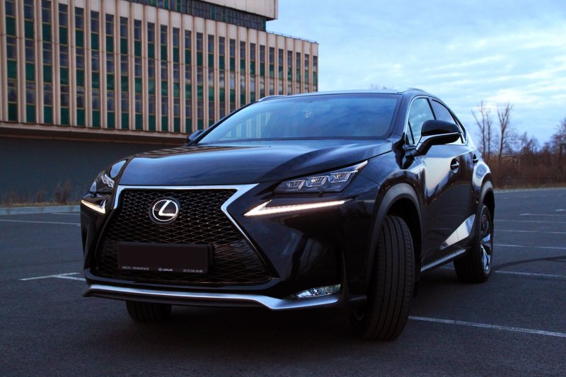 Lexus NX 200 черный