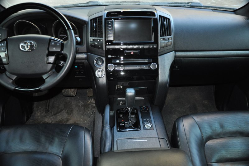 Toyota Land Cruiser 200 салон
