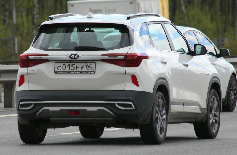 Kia Seltos Starbright Yellow Cherry Black