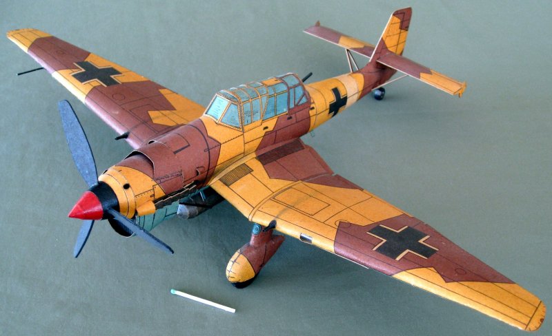 U 87 Stuka из картона