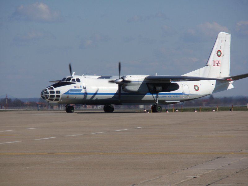 Самолет АН 140 мотор Сич