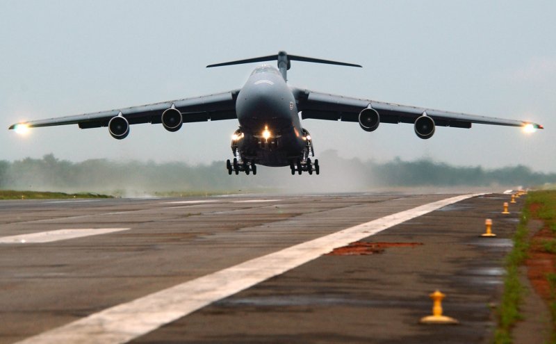 Самолёт c-5m