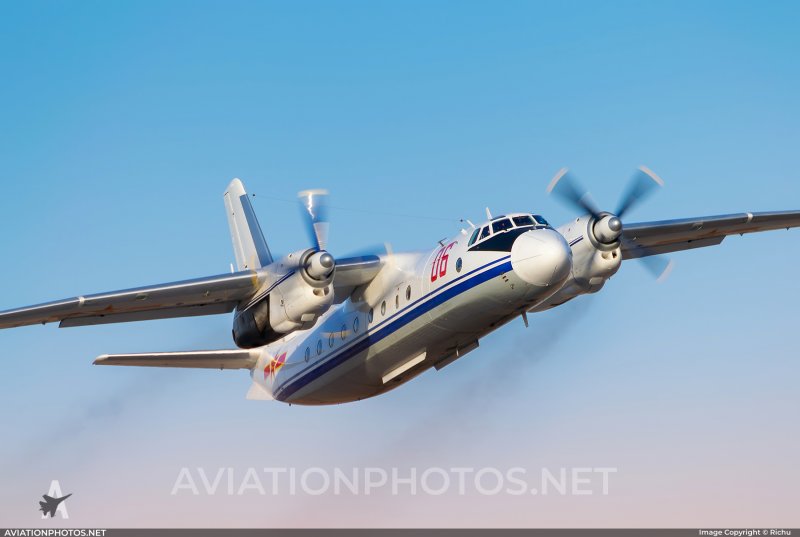 Самолет y 8f 200wa