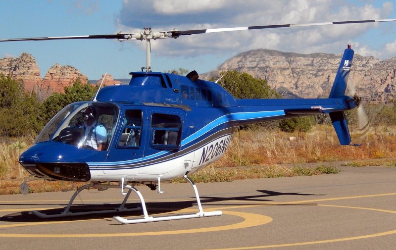 Вертолет Bell 206