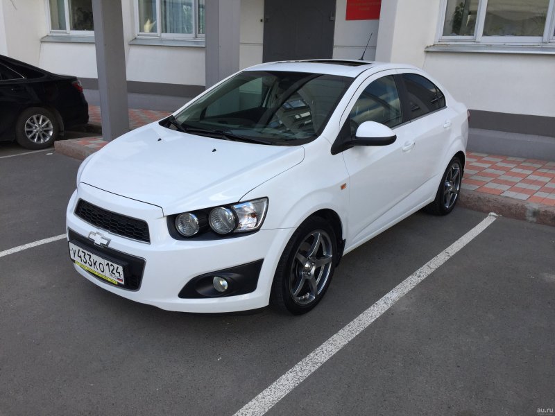 Chevrolet Aveo II 2012 белый