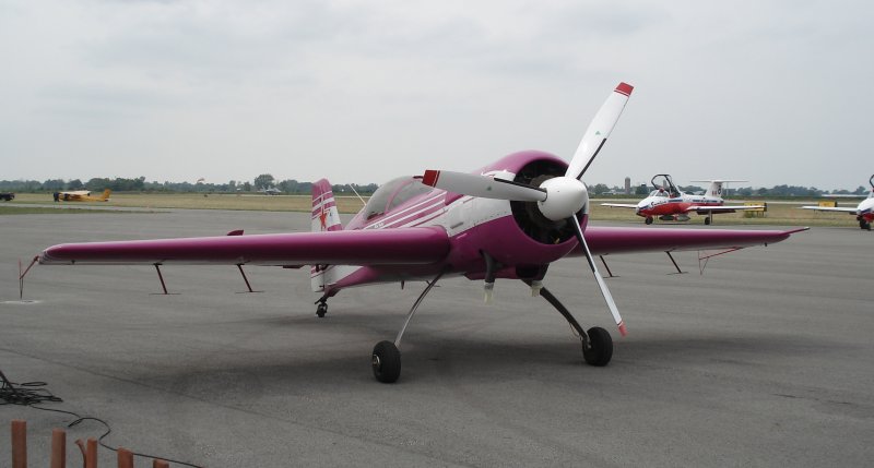 «Су-26» — одноместный спортивно-пилотажный самолёт.