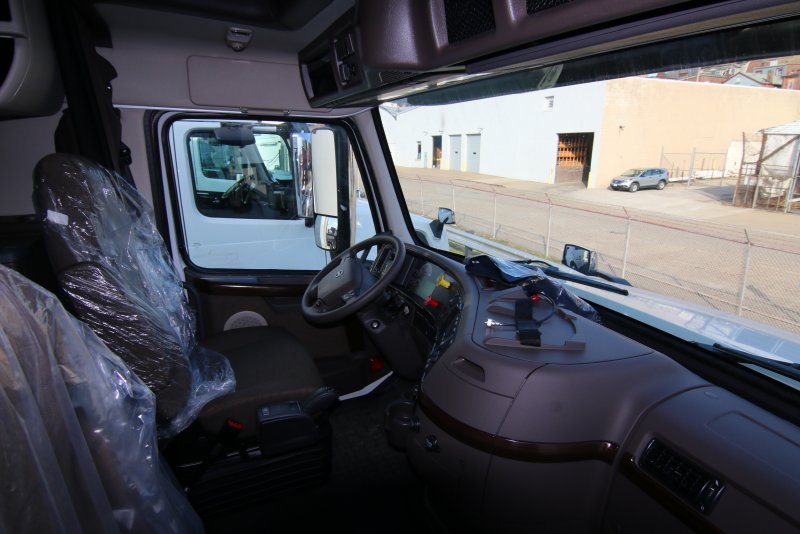 Volvo VNL 760 салон