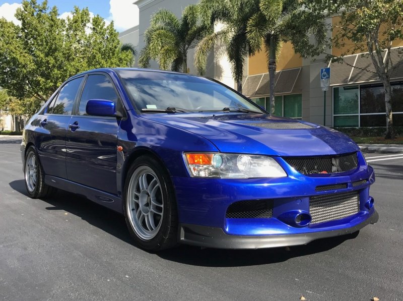 Mitsubishi Lancer Evolution 9 синий