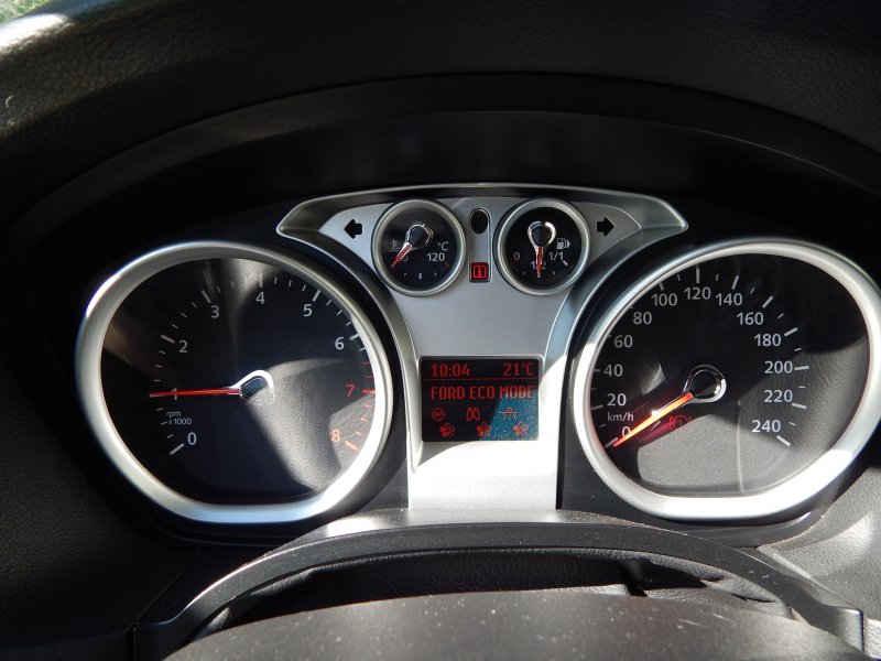 Ford Focus 1 приборная панель