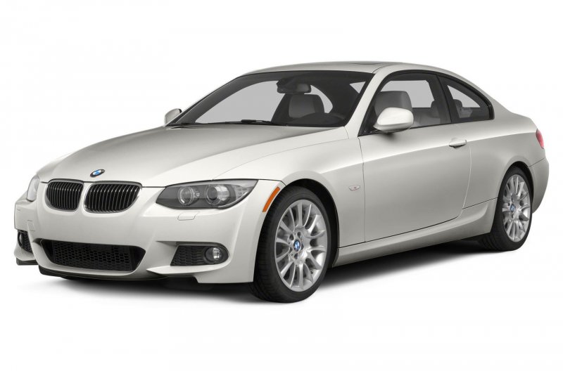 BMW e92 на белом фоне
