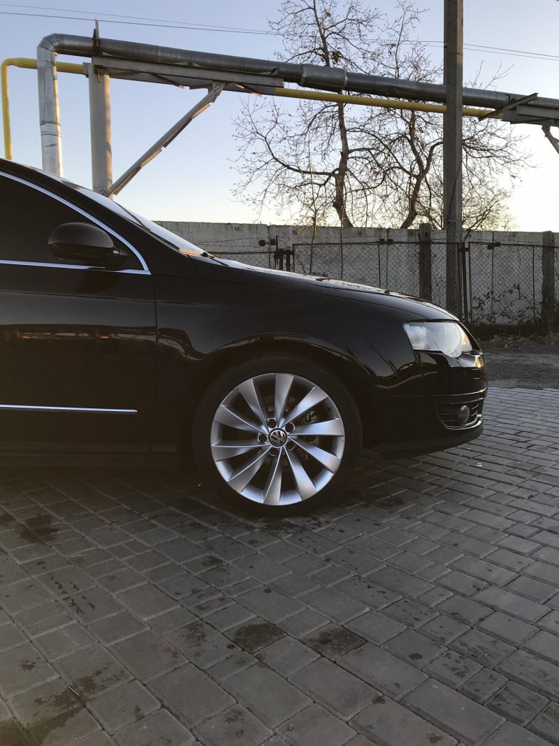 VW Passat b6 черный