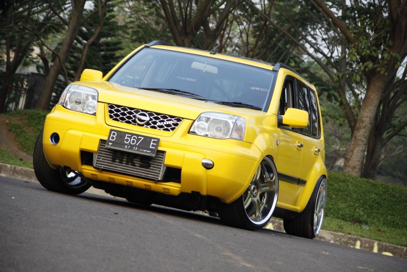 Nissan x-Trail t30 Yellow