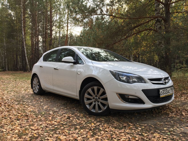 Opel Astra j белая