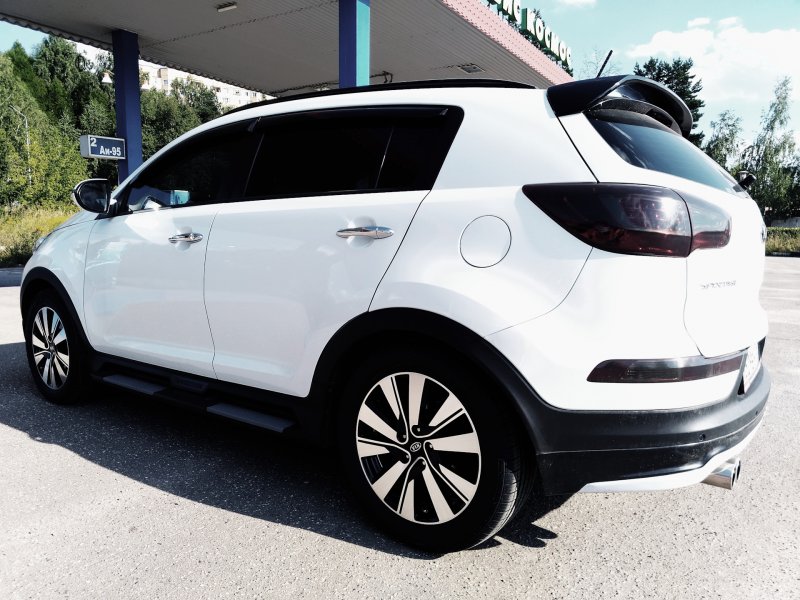 Kia Sportage белая r17