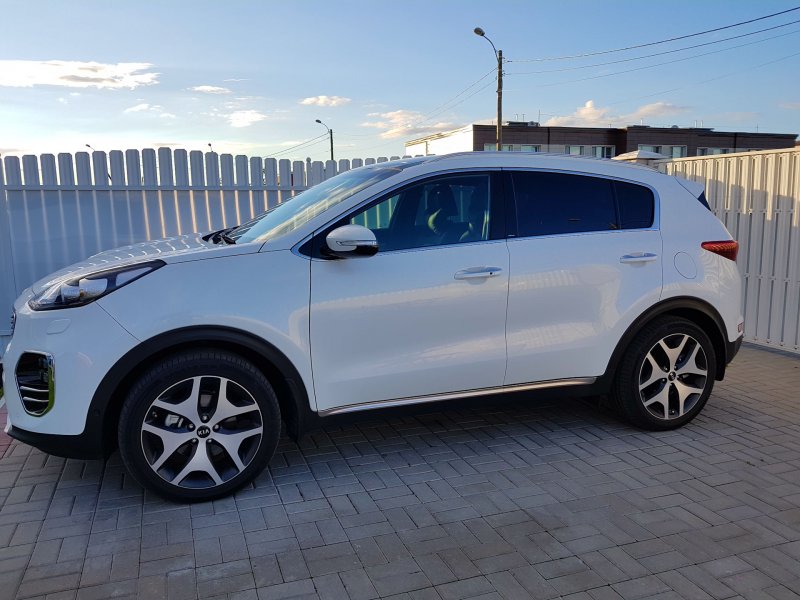 Kia Sportage белая r17
