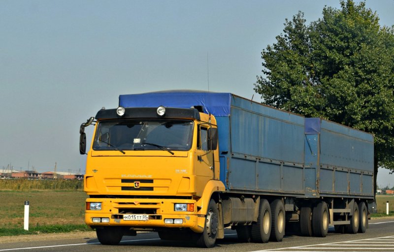 КАМАЗ 65115 зерновоз с прицепом