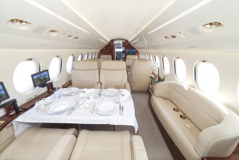 Falcon 8x варианты салона