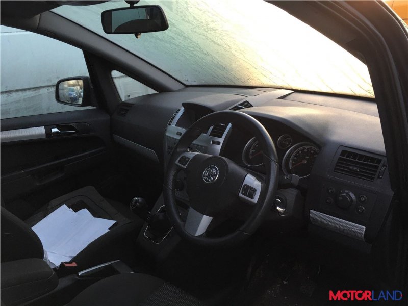 Opel Zafira Tourer интерьер