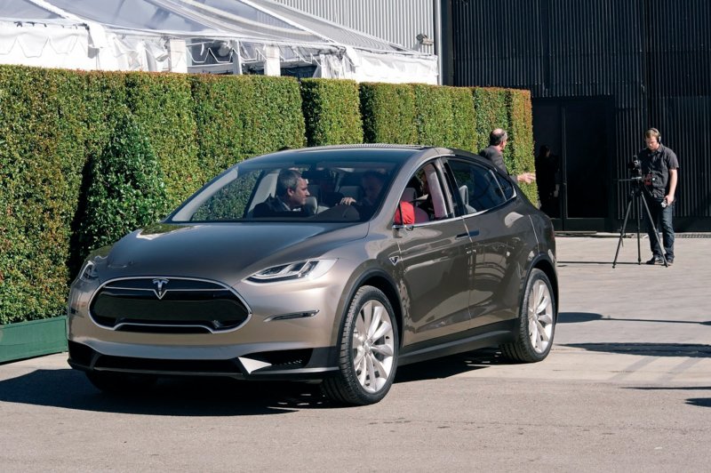 Tesla model кроссовер