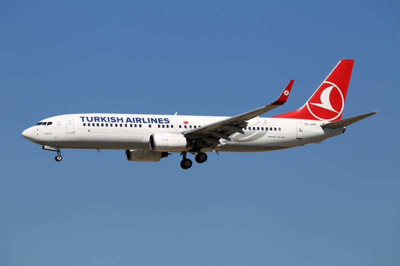 Boeing 737-752